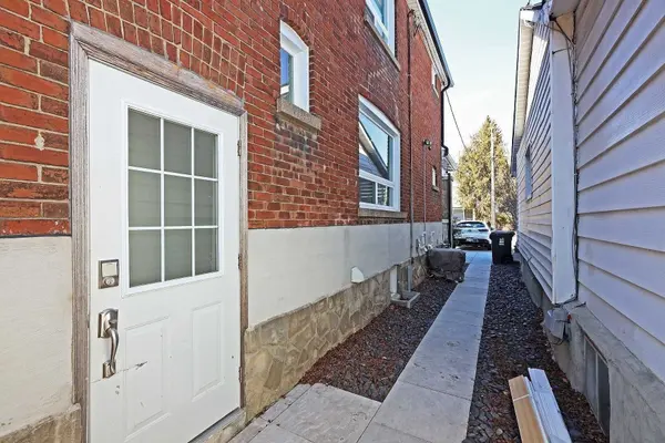 15 Denison RD W, Toronto W04, ON M9N 1B9