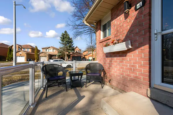 4 Scribner CT, Brampton, ON L6Z 2N1