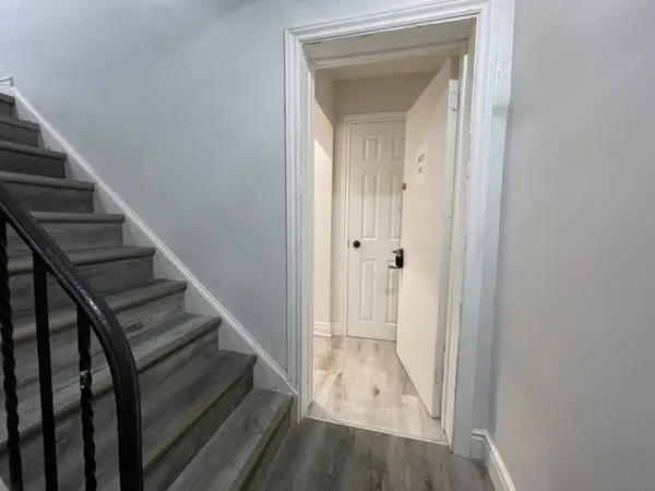 259 Lakeshore RD E #1, Mississauga, ON L5G 1G8