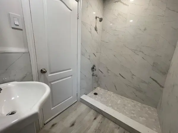 259 Lakeshore RD E #1, Mississauga, ON L5G 1G8