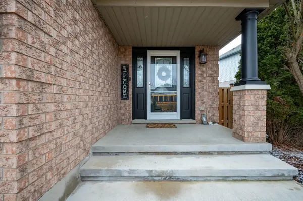 59 Kerwood DR, Cambridge, ON N3C 4G6