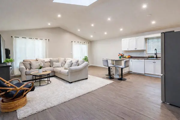 268 Keewatin AVE, Kitchener, ON N2B 3W4