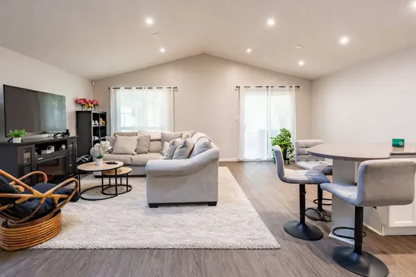 268 Keewatin AVE, Kitchener, ON N2B 3W4