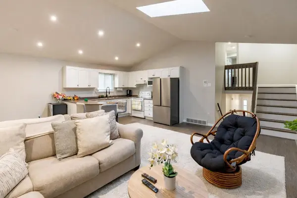 268 Keewatin AVE, Kitchener, ON N2B 3W4