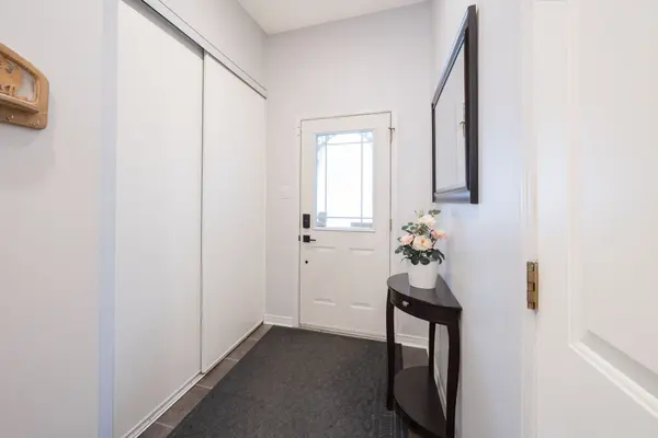 335 Hillsboro Private #106, Kanata, ON K2M 3B2