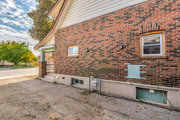 112 Lansdowne ST W, Peterborough, ON K9J 1Y1