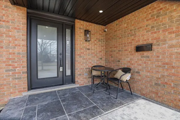 112 White Oak PL, Waterloo, ON N2V 1B2