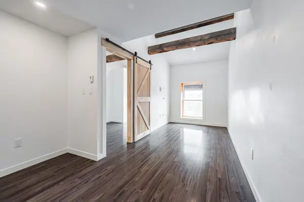 14 Cross ST #3, Hamilton, ON L9H 2R4