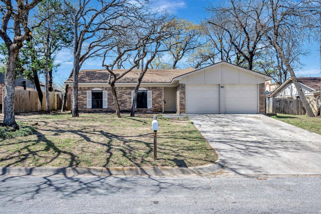 821 Timberoaks Drive, Azle, TX 76020