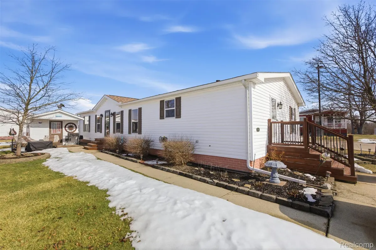 1983 Oak ST, Frenchtown Township, MI 48166