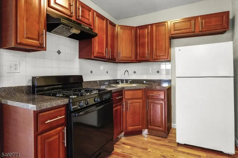 117 Parkview Ter #3, Newark City, NJ 07112