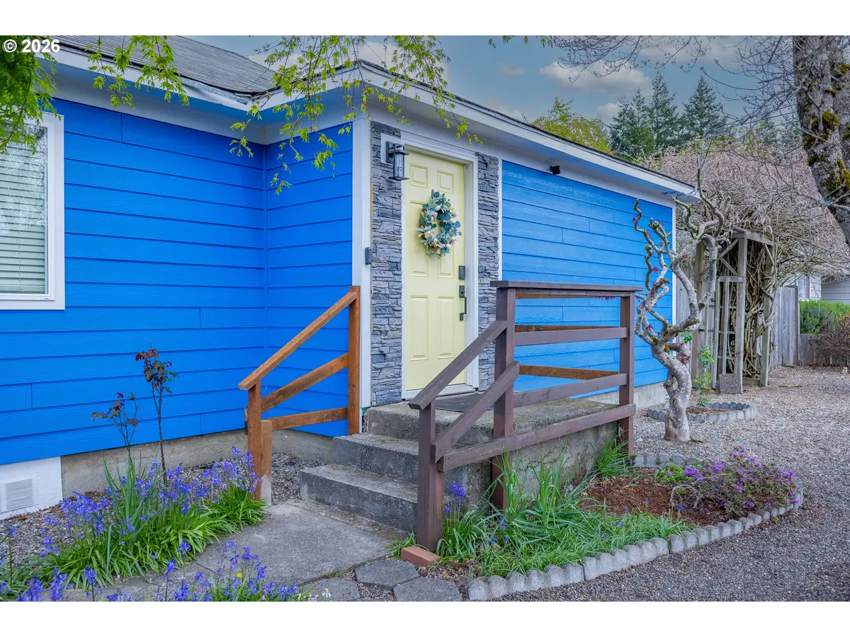 1070 W 11TH ST, Coquille, OR 97423