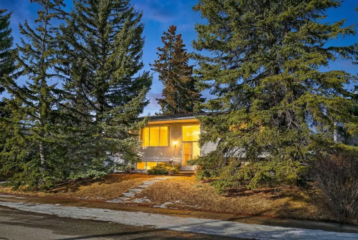 4911 Vanguard RD NW, Calgary, AB T3A0R5