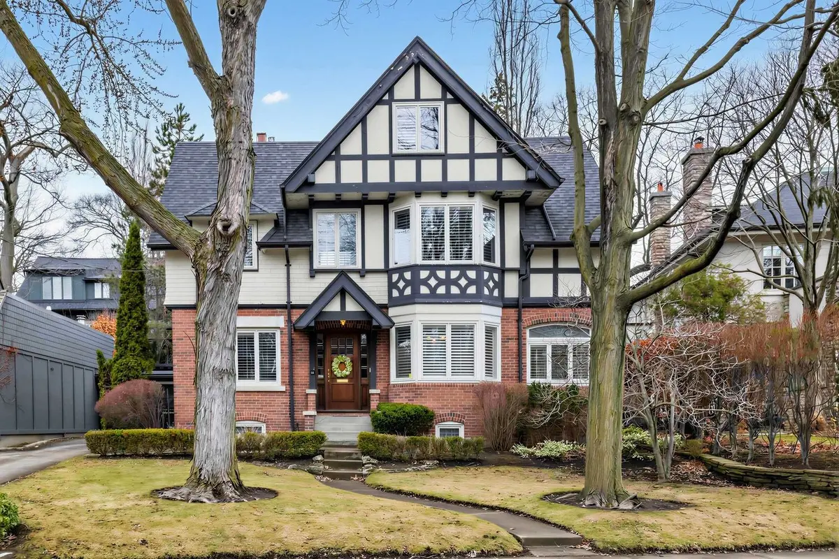 136 Roxborough DR, Toronto C09, ON M4W 1X4