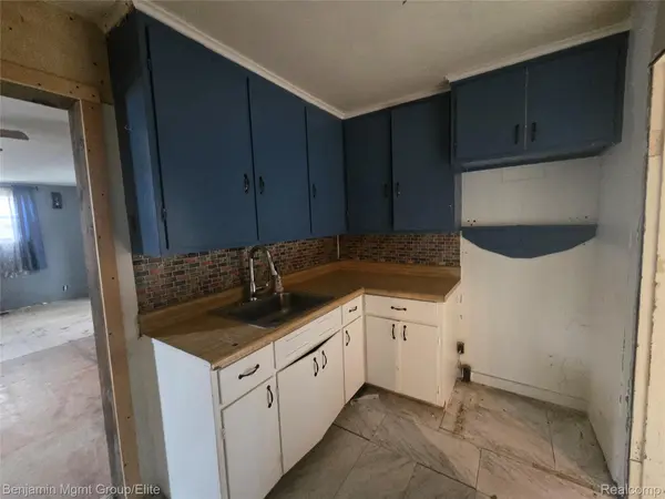 120 W McNeil ST, Corunna, MI 48817