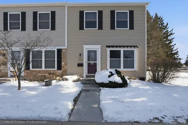 900 Little Hill CT, Rochester Hills, MI 48307