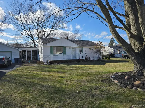 11421 Wing DR, Vienna Charter Township, MI 48420