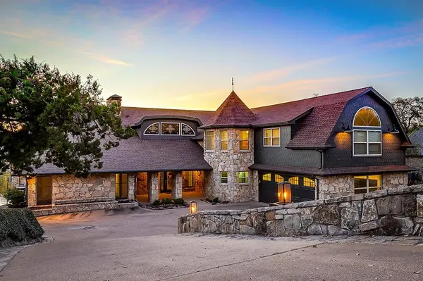 5010 Comanche Vista Court, De Cordova, TX 76049