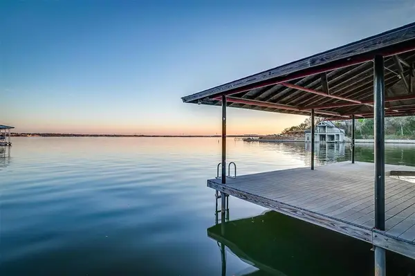 5010 Comanche Vista Court, De Cordova, TX 76049