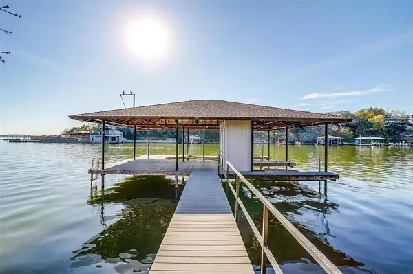 5010 Comanche Vista Court, De Cordova, TX 76049