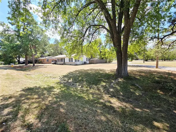 525 Maple Street, Commerce, TX 75428