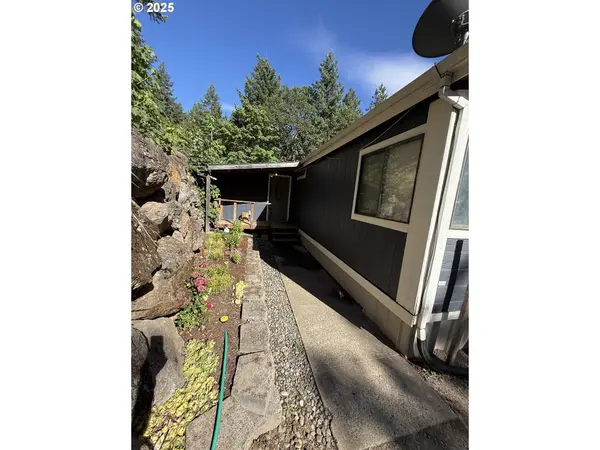 590 NE SPRING ST, White Salmon, WA 98672