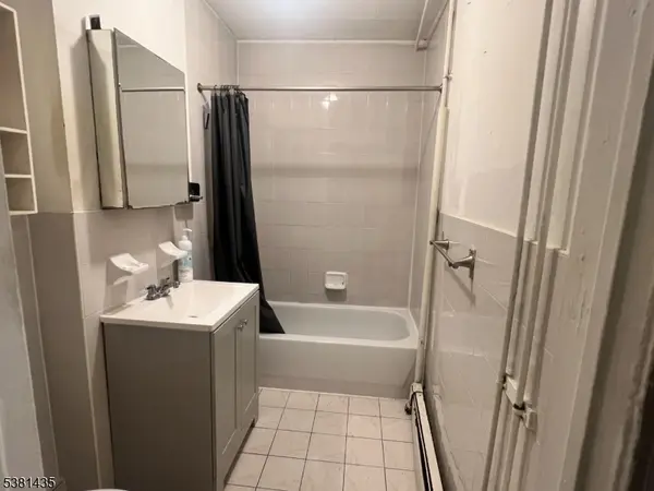 416-418 E Main St #3W, Bound Brook Boro, NJ 08805