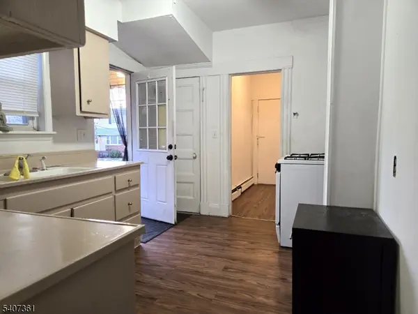 54 Stuyvesant Ave, Lyndhurst Twp., NJ 07071