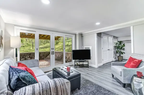 4 E Washington St, Frenchtown Boro, NJ 08825