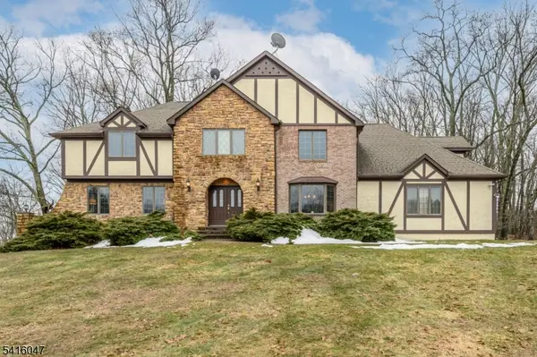 3 Tara Ct, Hardwick Twp., NJ 07825