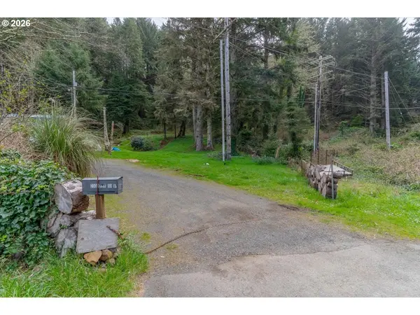 2330 S HIGHWAY 101, Depoe Bay, OR 97341