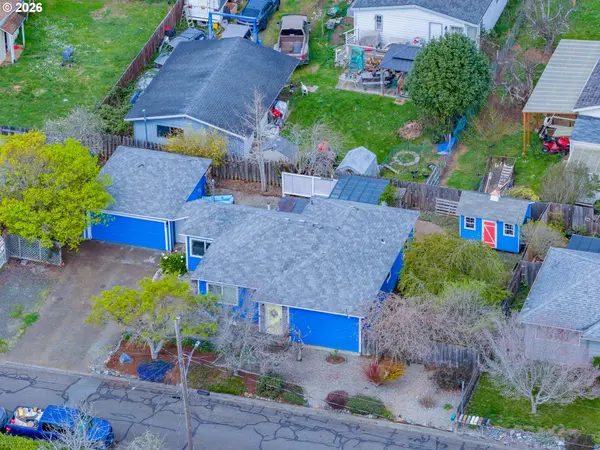 1070 W 11TH ST, Coquille, OR 97423