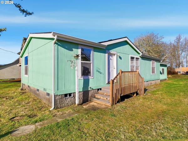 208 2ND ST, Long Beach, WA 98631