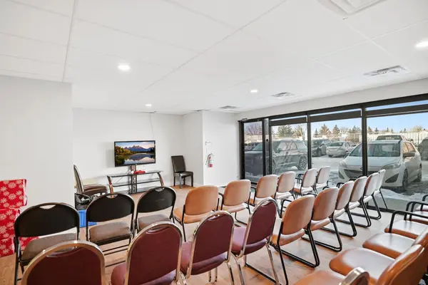 4101 19 ST NE #5, Calgary, AB T2E6X8