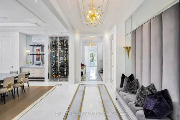 239 Cortleigh BLVD, Toronto C04, ON M5N 1P8