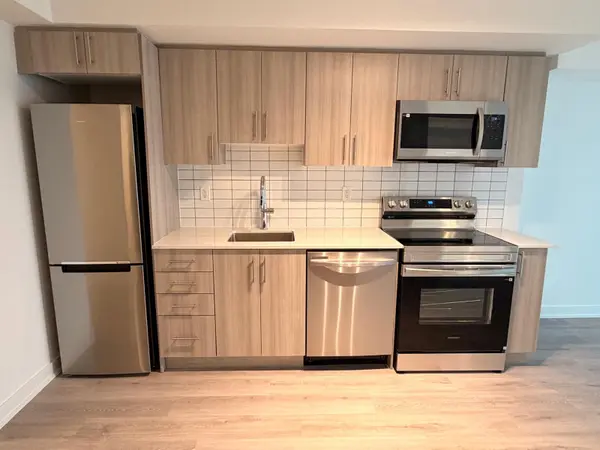 1010 Sandy Beach RD #907, Pickering, ON L1W 0C7