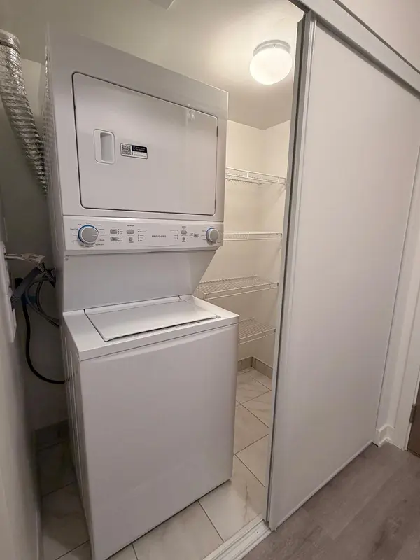 1010 Sandy Beach RD #907, Pickering, ON L1W 0C7