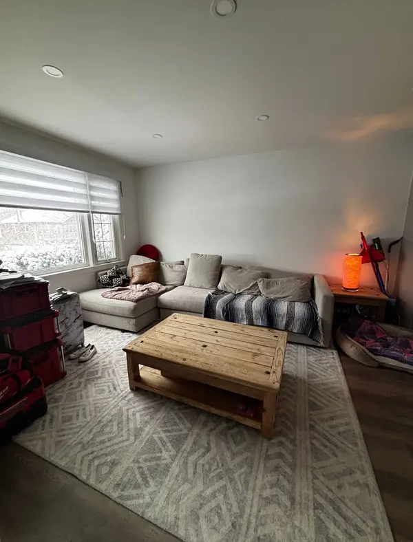 147 Lasalle AVE #Upper, Oshawa, ON L1H 5Y4