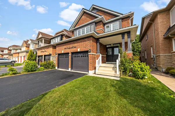 494 Rougewalk DR, Pickering, ON L1X 0A1