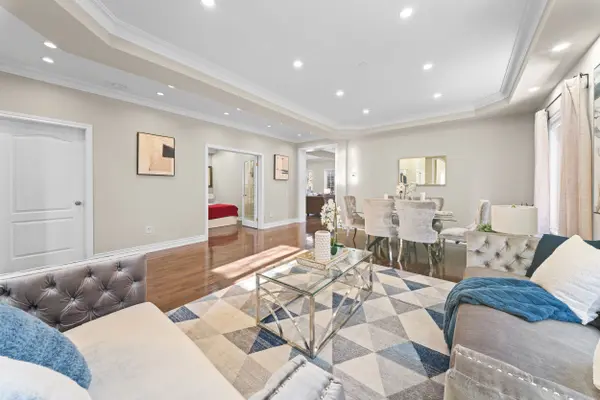 9 Sorbonne DR, Brampton, ON L6P 1W5