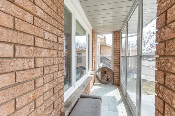 46 Canarvan CT, Brampton, ON L6Y 4N1