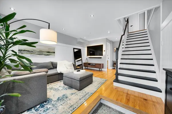 514 Thelma ST, Burlington, ON L7L 6W8