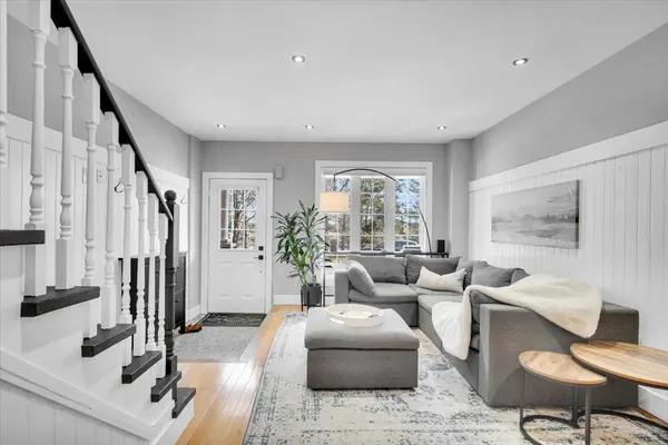 514 Thelma ST, Burlington, ON L7L 6W8