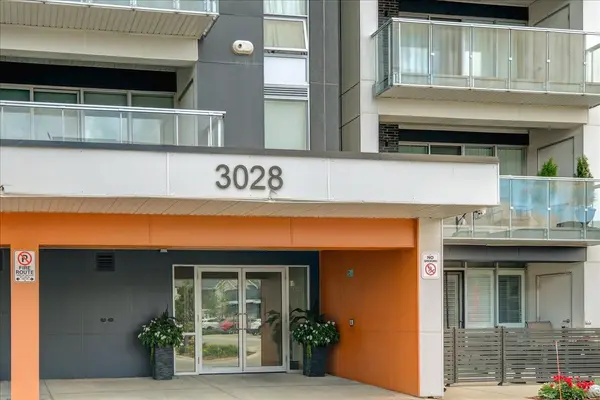 3028 Creekshore Common #111, Oakville, ON L6M 5K6