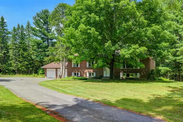 136 Grey Stone DR, Carp - Huntley Ward, ON K0A 1L0