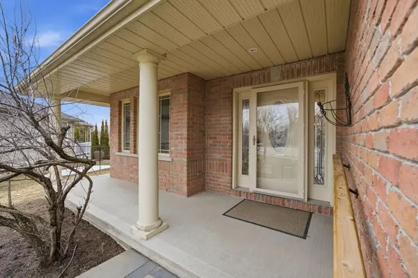 24 Britton PL, Belleville, ON K8P 5N5