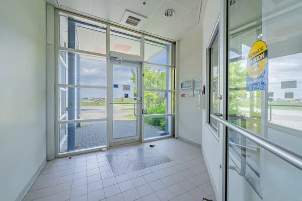 90 Bill Leathem DR #A, Barrhaven, ON K2J 0R3