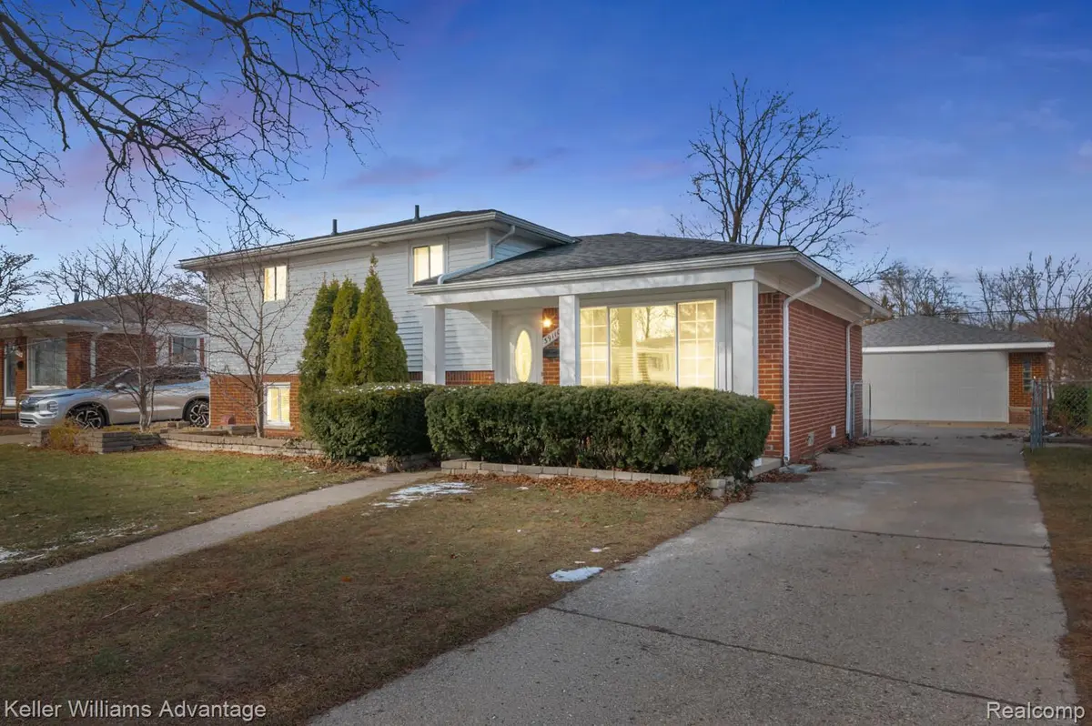 39110 Orangelawn ST, Livonia, MI 48150