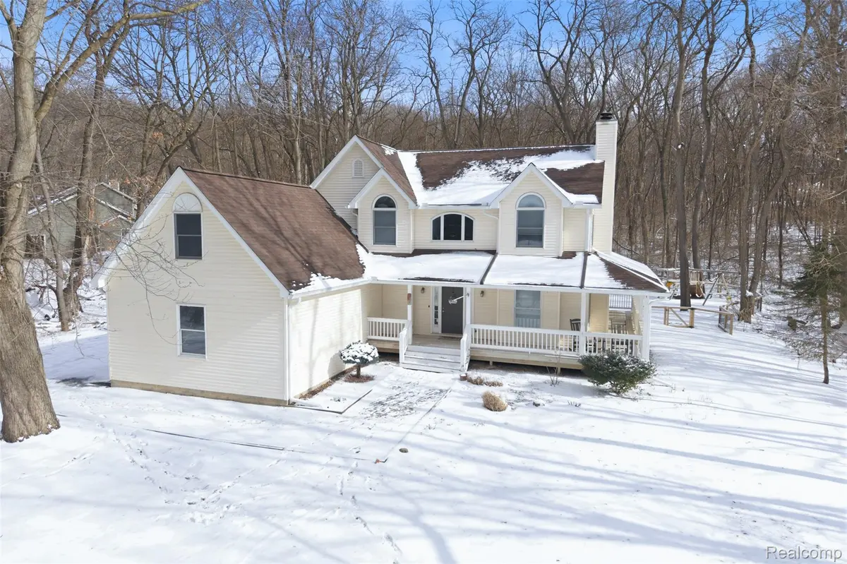 9417 Van Antwerp RD, Hamburg Township, MI 48116