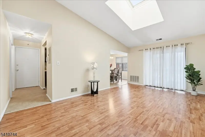 297 Alpine Way #C, Woodbridge Twp., NJ 07095